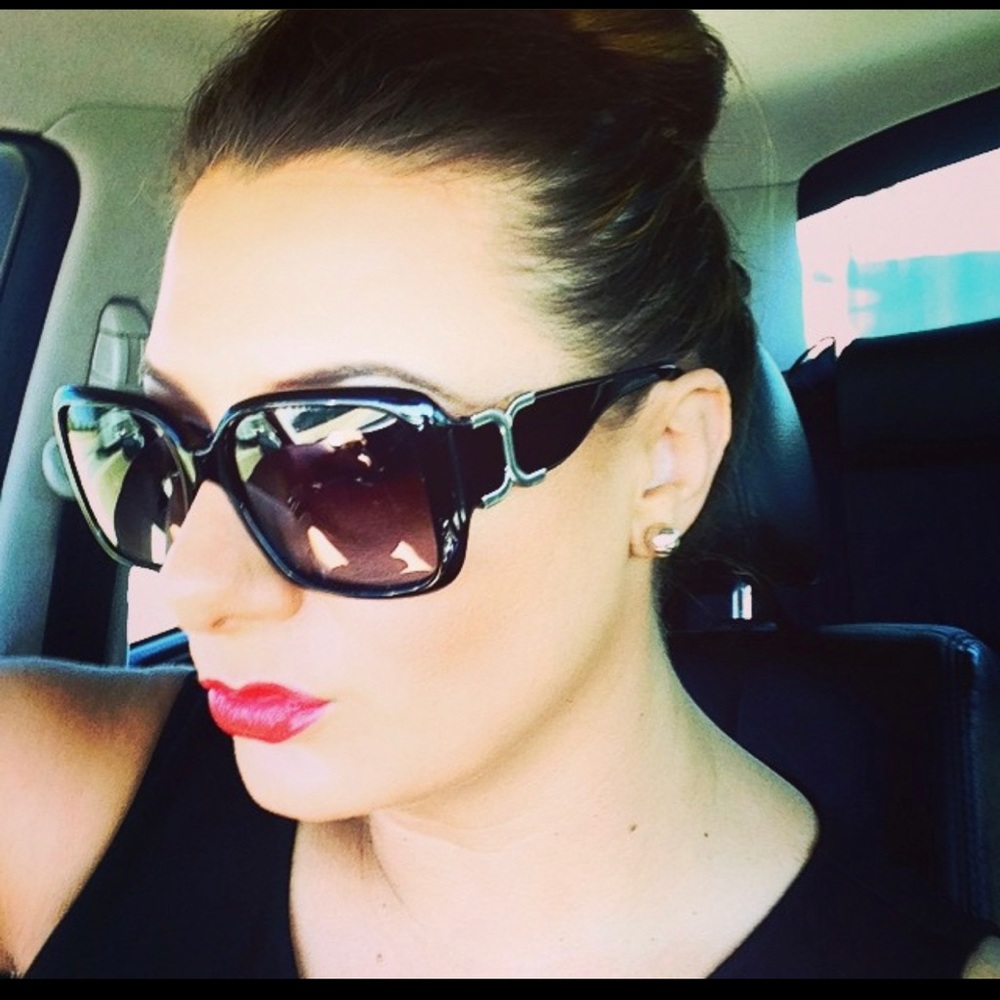 *AUTHENTIC* CHLOE designer Sunglasses!